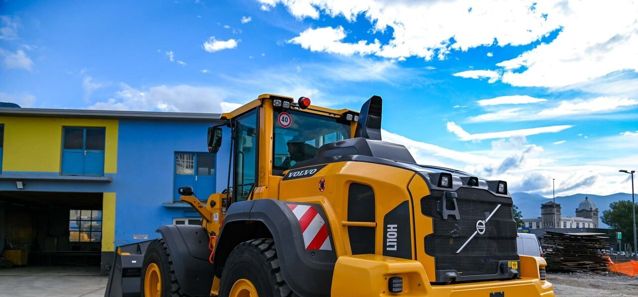 Volvo L110H - Utovarivač na kotačima: slika Volvo L110H - Utovarivač na kotačima Volvo L110H - Utovarivač na kotačima: slika Volvo L110H - Utovarivač na kotačima