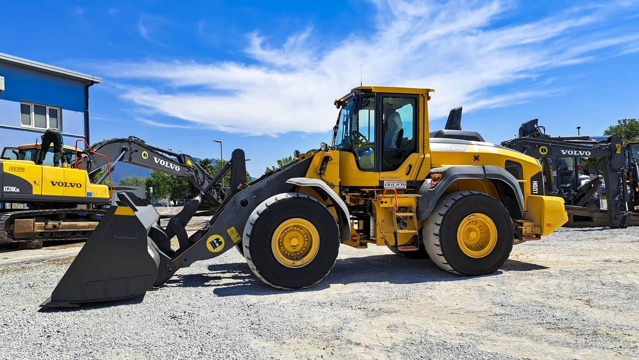 Volvo L120H - Utovarivač na kotačima: slika Volvo L120H - Utovarivač na kotačima Volvo L120H - Utovarivač na kotačima: slika Volvo L120H - Utovarivač na kotačima