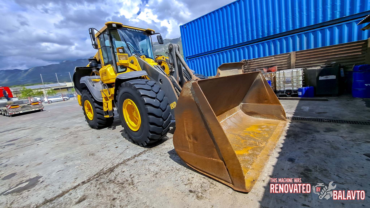 Volvo L120H - Utovarivač na kotačima: slika Volvo L120H - Utovarivač na kotačima Volvo L120H - Utovarivač na kotačima: slika Volvo L120H - Utovarivač na kotačima