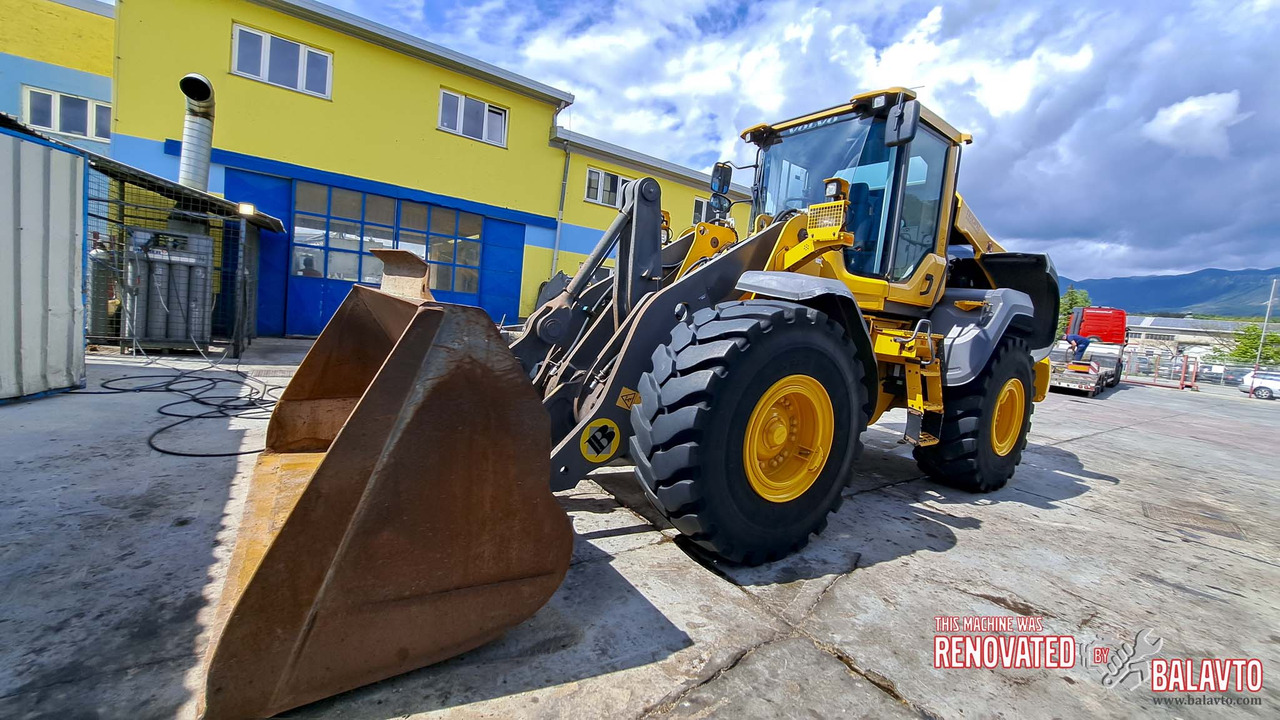 Volvo L120H - Utovarivač na kotačima: slika Volvo L120H - Utovarivač na kotačima Volvo L120H - Utovarivač na kotačima: slika Volvo L120H - Utovarivač na kotačima