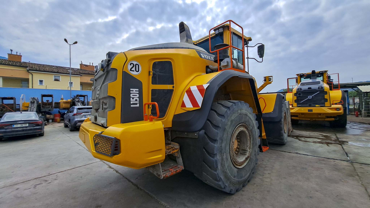 Volvo L150H - Utovarivač na kotačima: slika Volvo L150H - Utovarivač na kotačima Volvo L150H - Utovarivač na kotačima: slika Volvo L150H - Utovarivač na kotačima