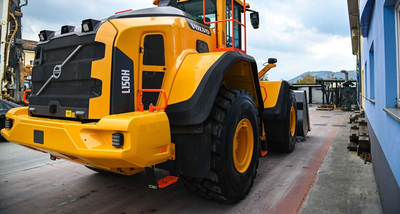 Volvo L150H - Utovarivač na kotačima: slika Volvo L150H - Utovarivač na kotačima Volvo L150H - Utovarivač na kotačima: slika Volvo L150H - Utovarivač na kotačima
