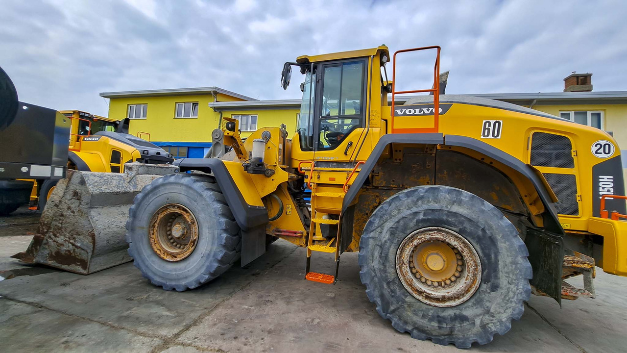 Volvo L150H - Utovarivač na kotačima: slika Volvo L150H - Utovarivač na kotačima Volvo L150H - Utovarivač na kotačima: slika Volvo L150H - Utovarivač na kotačima