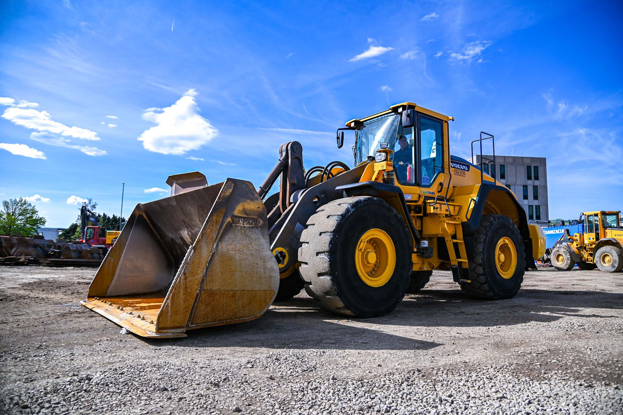 Volvo L180H - Utovarivač na kotačima: slika Volvo L180H - Utovarivač na kotačima Volvo L180H - Utovarivač na kotačima: slika Volvo L180H - Utovarivač na kotačima