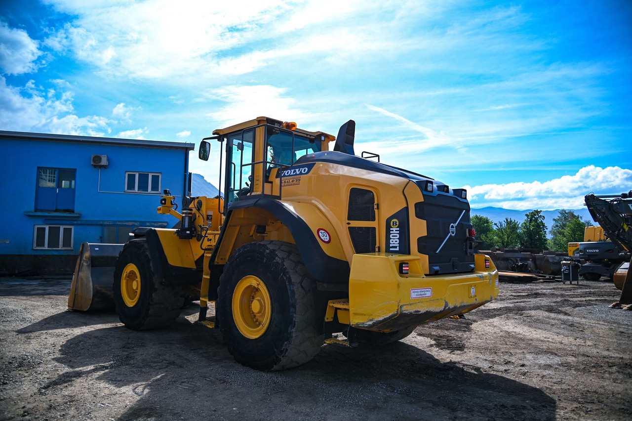 Volvo L180H - Utovarivač na kotačima: slika Volvo L180H - Utovarivač na kotačima Volvo L180H - Utovarivač na kotačima: slika Volvo L180H - Utovarivač na kotačima