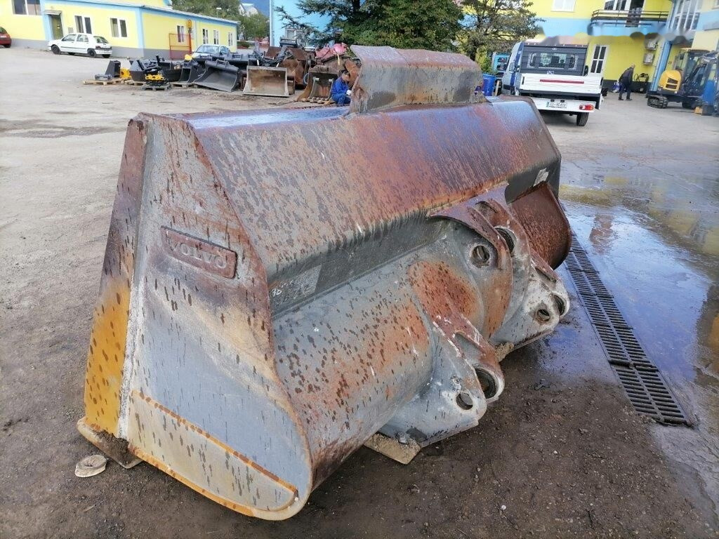 Volvo loader bucket 2800 mm - Utovarna korpa: slika Volvo loader bucket 2800 mm - Utovarna korpa Volvo loader bucket 2800 mm - Utovarna korpa: slika Volvo loader bucket 2800 mm - Utovarna korpa