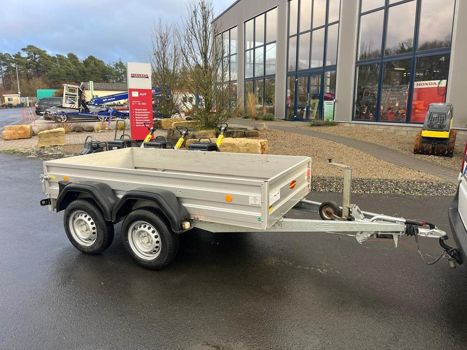 Böckmann AT1 Tandemanhänger - Prikolica plato/ Otvoreni sanduk: slika Böckmann AT1 Tandemanhänger - Prikolica plato/ Otvoreni sanduk Böckmann AT1 Tandemanhänger - Prikolica plato/ Otvoreni sanduk: slika Böckmann AT1 Tandemanhänger - Prikolica plato/ Otvoreni sanduk