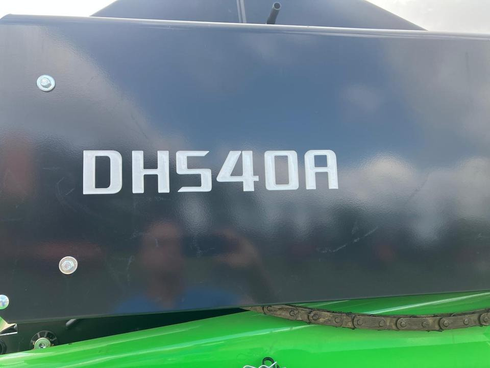 Deutz Fahr Schneidwerk DH540A inkl Schneidwerkwagen Mähdrescher - Heder za kombajn: slika Deutz Fahr Schneidwerk DH540A inkl Schneidwerkwagen Mähdrescher - Heder za kombajn Deutz Fahr Schneidwerk DH540A inkl Schneidwerkwagen Mähdrescher - Heder za kombajn: slika Deutz Fahr Schneidwerk DH540A inkl Schneidwerkwagen Mähdrescher - Heder za kombajn