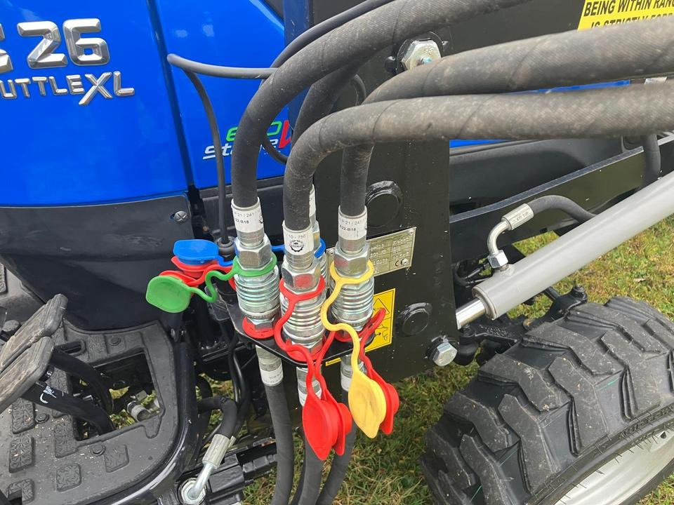 Kleintraktor Solis S26 Shuttle XL mit Frontlader - Mali traktor: slika Kleintraktor Solis S26 Shuttle XL mit Frontlader - Mali traktor Kleintraktor Solis S26 Shuttle XL mit Frontlader - Mali traktor: slika Kleintraktor Solis S26 Shuttle XL mit Frontlader - Mali traktor