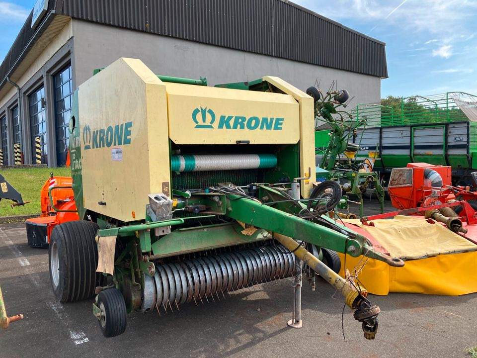Krone Rundballenpresse VP 1500 MC Schneidwerk Netzbindung - Rolo balirka: slika Krone Rundballenpresse VP 1500 MC Schneidwerk Netzbindung - Rolo balirka Krone Rundballenpresse VP 1500 MC Schneidwerk Netzbindung - Rolo balirka: slika Krone Rundballenpresse VP 1500 MC Schneidwerk Netzbindung - Rolo balirka
