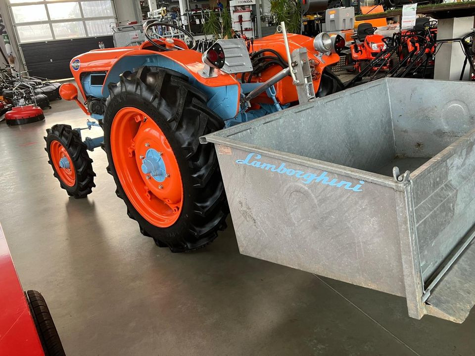 Lamborghini 2 R Typ FL3 Sammlerstück Oldtimer - Traktor: slika Lamborghini 2 R Typ FL3 Sammlerstück Oldtimer - Traktor Lamborghini 2 R Typ FL3 Sammlerstück Oldtimer - Traktor: slika Lamborghini 2 R Typ FL3 Sammlerstück Oldtimer - Traktor