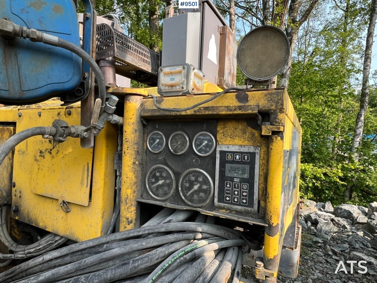 Atlas Copco Roc D3 Drill rig - Platforma za bušenje: slika Atlas Copco Roc D3 Drill rig - Platforma za bušenje Atlas Copco Roc D3 Drill rig - Platforma za bušenje: slika Atlas Copco Roc D3 Drill rig - Platforma za bušenje