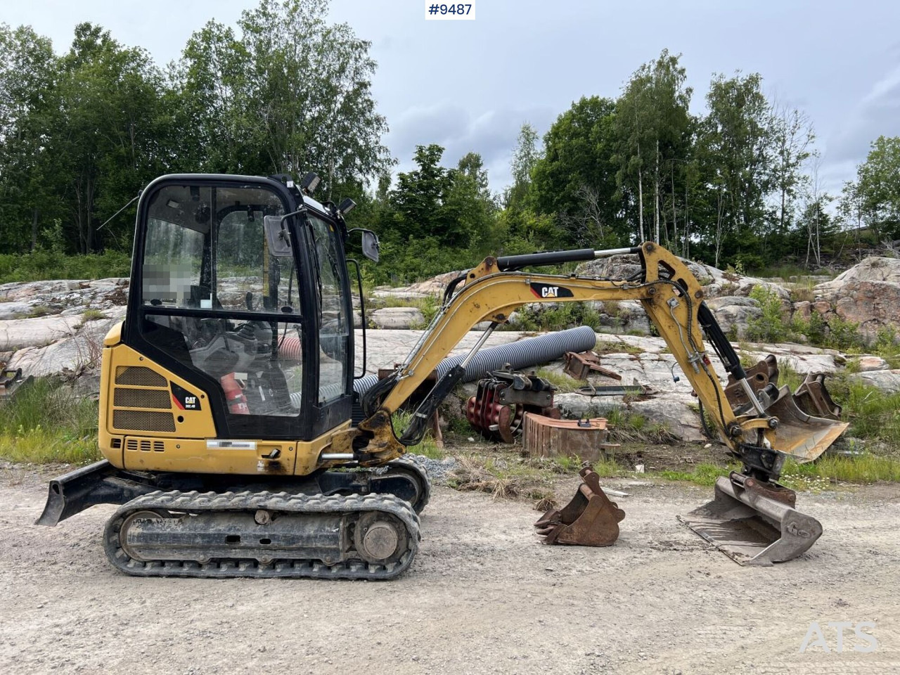 CAT 302,4D Mini excavator with attachments - Mini bager: slika CAT 302,4D Mini excavator with attachments - Mini bager CAT 302,4D Mini excavator with attachments - Mini bager: slika CAT 302,4D Mini excavator with attachments - Mini bager