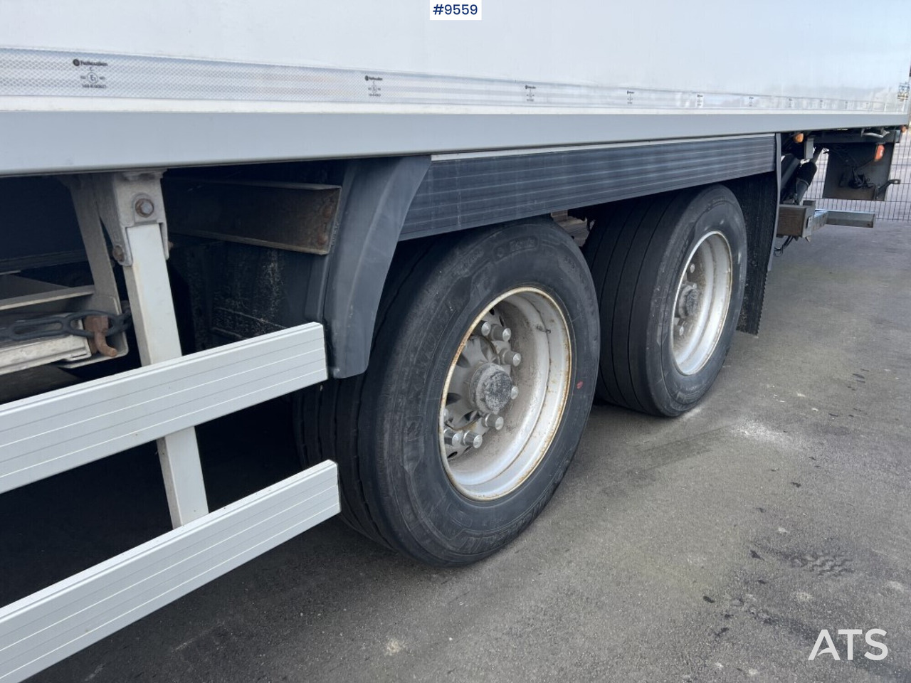Container trailer Chereau CSD2 with Dolly - Prikolica sa zatvorenim sandukom: slika Container trailer Chereau CSD2 with Dolly - Prikolica sa zatvorenim sandukom Container trailer Chereau CSD2 with Dolly - Prikolica sa zatvorenim sandukom: slika Container trailer Chereau CSD2 with Dolly - Prikolica sa zatvorenim sandukom