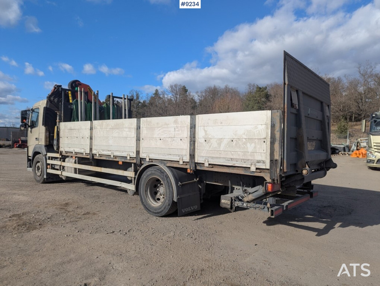 Crane Truck Volvo FM 330 4X2 with tail lift - Kamion s otvorenim sandukom, Kamion s kranom: slika Crane Truck Volvo FM 330 4X2 with tail lift - Kamion s otvorenim sandukom, Kamion s kranom Crane Truck Volvo FM 330 4X2 with tail lift - Kamion s otvorenim sandukom, Kamion s kranom: slika Crane Truck Volvo FM 330 4X2 with tail lift - Kamion s otvorenim sandukom, Kamion s kranom