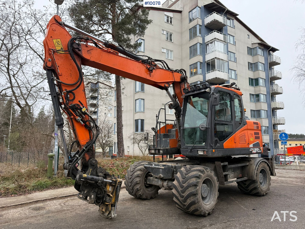 Doosan DX165W-5 Wheeled excavator (VIDEO) - Bager na kotačima: slika Doosan DX165W-5 Wheeled excavator (VIDEO) - Bager na kotačima Doosan DX165W-5 Wheeled excavator (VIDEO) - Bager na kotačima: slika Doosan DX165W-5 Wheeled excavator (VIDEO) - Bager na kotačima