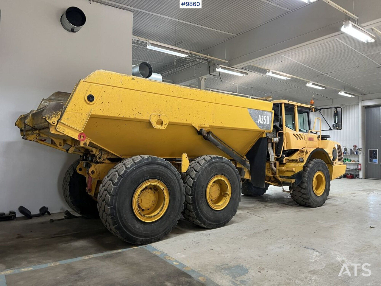 Dumper Volvo A25D 6x6 - Zglobni istovarivač: slika Dumper Volvo A25D 6x6 - Zglobni istovarivač Dumper Volvo A25D 6x6 - Zglobni istovarivač: slika Dumper Volvo A25D 6x6 - Zglobni istovarivač