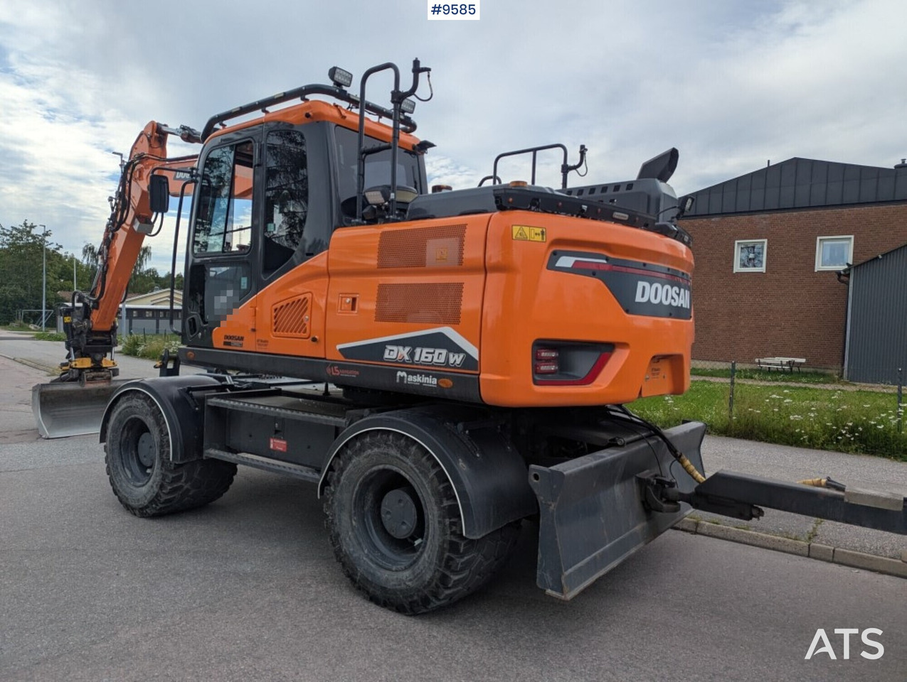 Excavator Doosan DX160W-7 with tipper (SEE VIDEO) - Bager na kotačima: slika Excavator Doosan DX160W-7 with tipper (SEE VIDEO) - Bager na kotačima Excavator Doosan DX160W-7 with tipper (SEE VIDEO) - Bager na kotačima: slika Excavator Doosan DX160W-7 with tipper (SEE VIDEO) - Bager na kotačima