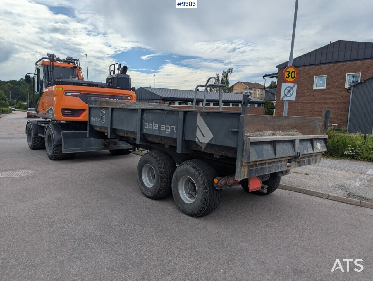 Excavator Doosan DX160W-7 with tipper (SEE VIDEO) - Bager na kotačima: slika Excavator Doosan DX160W-7 with tipper (SEE VIDEO) - Bager na kotačima Excavator Doosan DX160W-7 with tipper (SEE VIDEO) - Bager na kotačima: slika Excavator Doosan DX160W-7 with tipper (SEE VIDEO) - Bager na kotačima