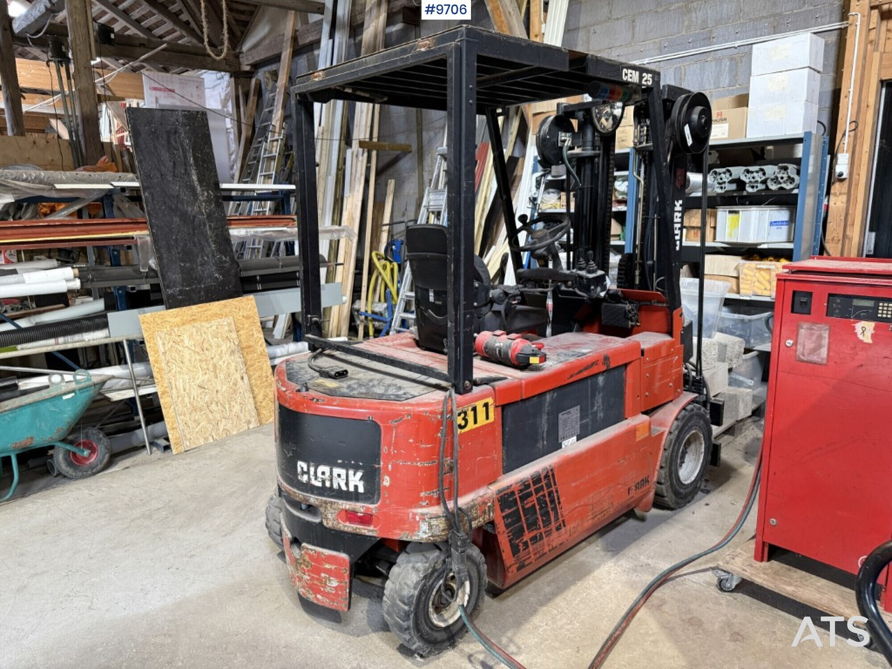 Forklift Clark CEM 25 - Električni viličar: slika Forklift Clark CEM 25 - Električni viličar Forklift Clark CEM 25 - Električni viličar: slika Forklift Clark CEM 25 - Električni viličar