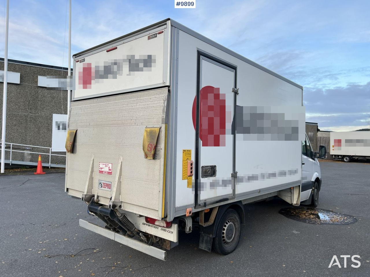Mercedes Benz Sprinter Skåpbil med bakgavellyft - Dostavno vozilo sa zatvorenim sandukom: slika  Mercedes Benz Sprinter Skåpbil med bakgavellyft - Dostavno vozilo sa zatvorenim sandukom Mercedes Benz Sprinter Skåpbil med bakgavellyft - Dostavno vozilo sa zatvorenim sandukom: slika  Mercedes Benz Sprinter Skåpbil med bakgavellyft - Dostavno vozilo sa zatvorenim sandukom