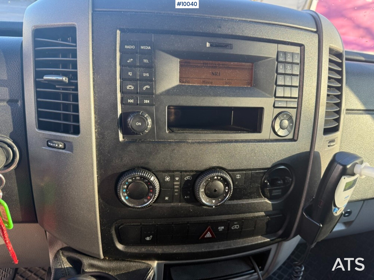 Dostavno vozilo sa zatvorenim sandukom Mercedes Benz Sprinter with tail lift: slika Dostavno vozilo sa zatvorenim sandukom Mercedes Benz Sprinter with tail lift Dostavno vozilo sa zatvorenim sandukom Mercedes Benz Sprinter with tail lift: slika Dostavno vozilo sa zatvorenim sandukom Mercedes Benz Sprinter with tail lift