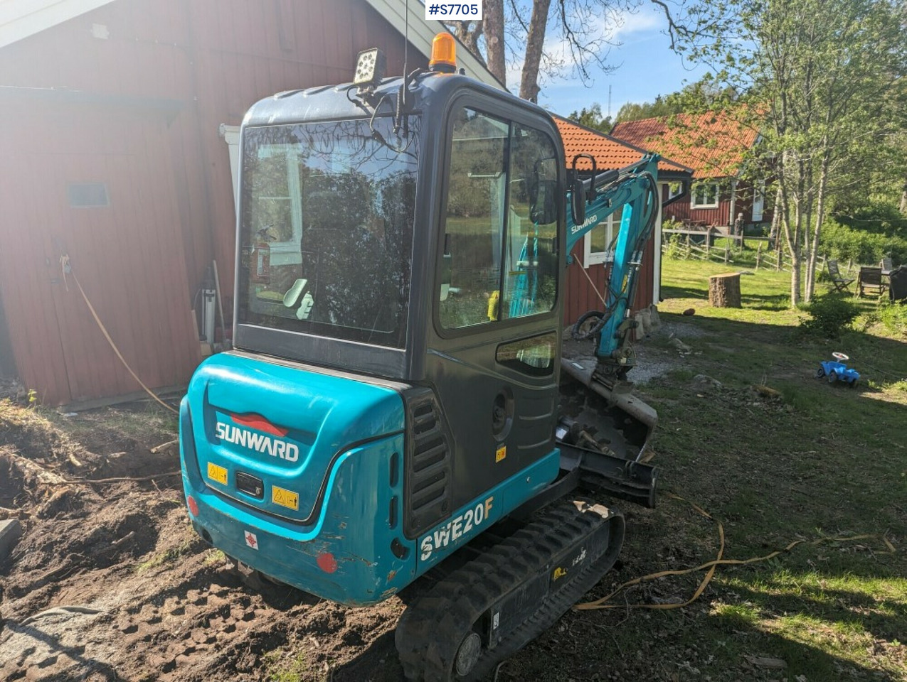 Mini excavator Sunward SWE20F with buckets SEE VIDEO - Bager: slika Mini excavator Sunward SWE20F with buckets SEE VIDEO - Bager Mini excavator Sunward SWE20F with buckets SEE VIDEO - Bager: slika Mini excavator Sunward SWE20F with buckets SEE VIDEO - Bager