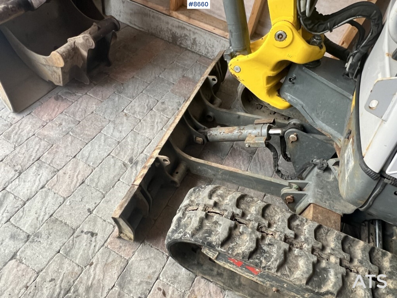 Mini excavator - Wacker Neuson 2003 RD - Mini bager: slika Mini excavator - Wacker Neuson 2003 RD - Mini bager Mini excavator - Wacker Neuson 2003 RD - Mini bager: slika Mini excavator - Wacker Neuson 2003 RD - Mini bager
