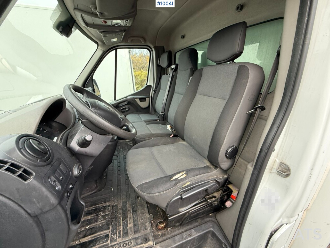 Nissan NV 400 with tail lift - Dostavno vozilo sa zatvorenim sandukom: slika Nissan NV 400 with tail lift - Dostavno vozilo sa zatvorenim sandukom Nissan NV 400 with tail lift - Dostavno vozilo sa zatvorenim sandukom: slika Nissan NV 400 with tail lift - Dostavno vozilo sa zatvorenim sandukom