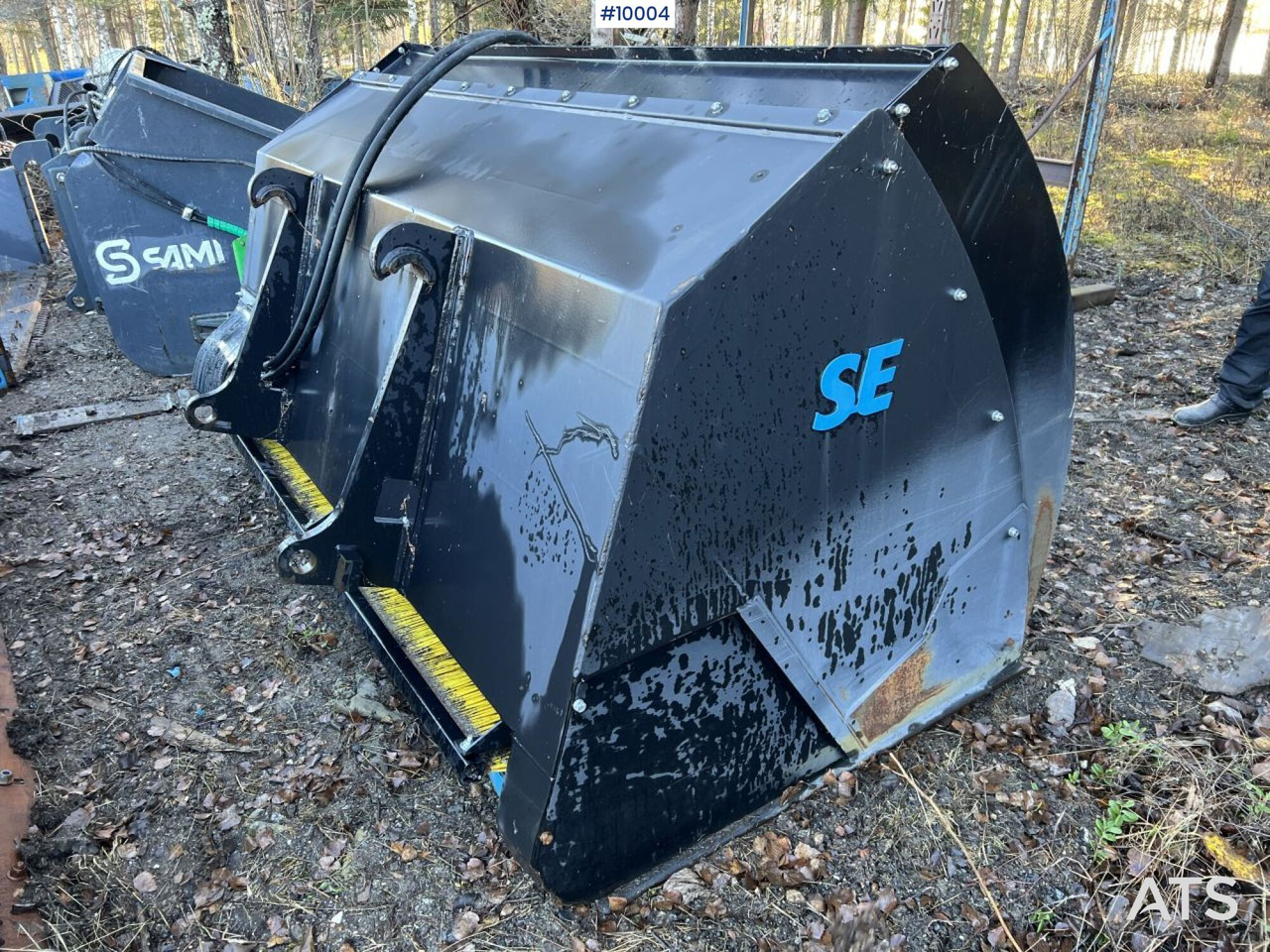 Sand spreader bucket 3350 L, Large BM - Posipač pijeska/ Soli: slika Sand spreader bucket 3350 L, Large BM - Posipač pijeska/ Soli Sand spreader bucket 3350 L, Large BM - Posipač pijeska/ Soli: slika Sand spreader bucket 3350 L, Large BM - Posipač pijeska/ Soli