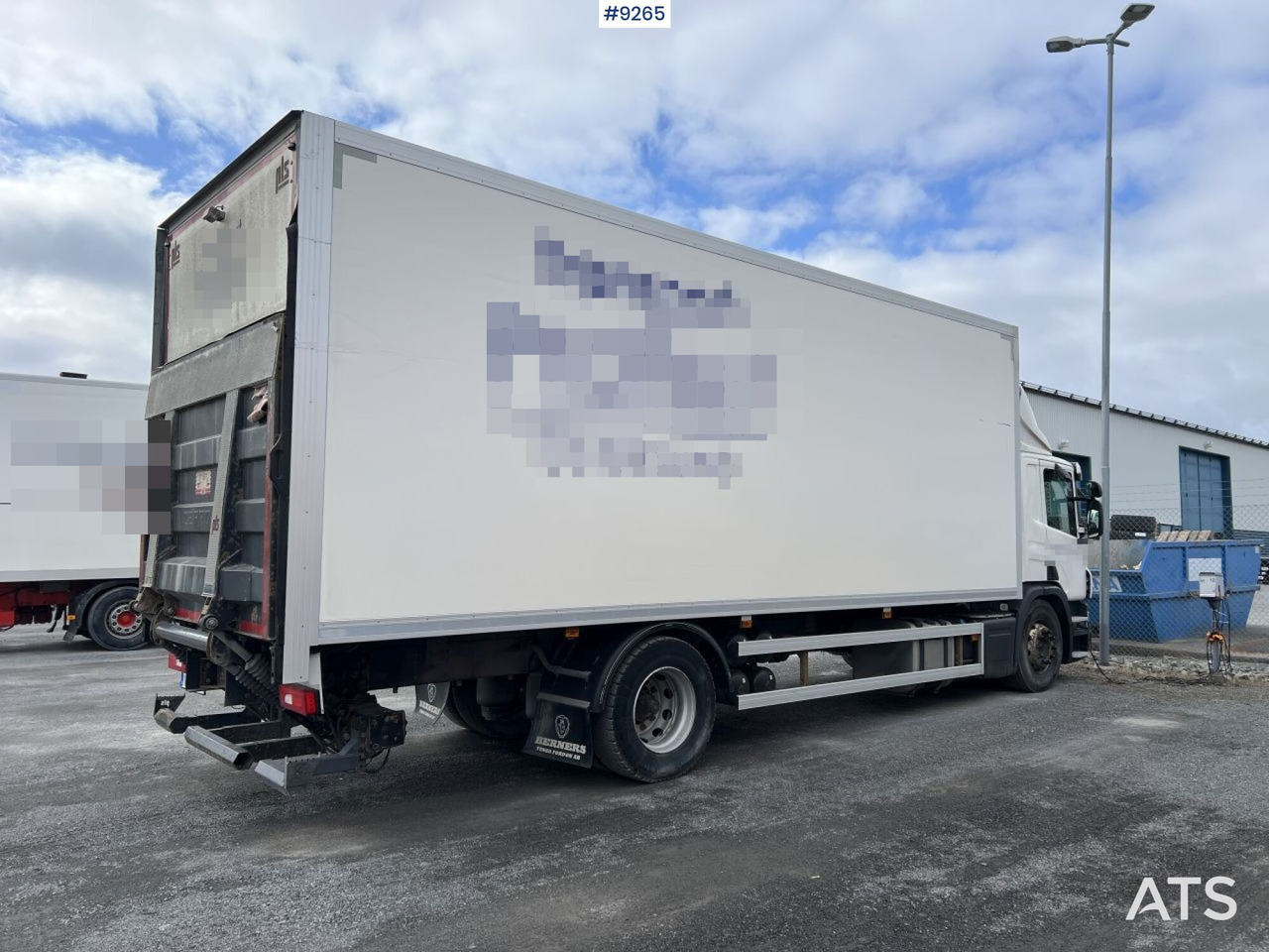 Scania P250 Box truck with tailgate lift - Kamion sandučar: slika Scania P250 Box truck with tailgate lift - Kamion sandučar Scania P250 Box truck with tailgate lift - Kamion sandučar: slika Scania P250 Box truck with tailgate lift - Kamion sandučar