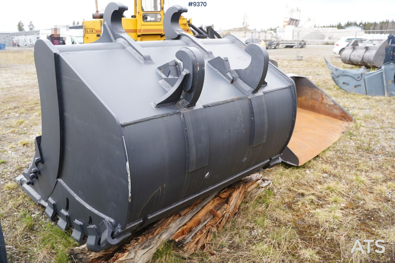 Tooth bucket TOBA SMP 105 - Građevinska oprema: slika Tooth bucket TOBA SMP 105 - Građevinska oprema Tooth bucket TOBA SMP 105 - Građevinska oprema: slika Tooth bucket TOBA SMP 105 - Građevinska oprema