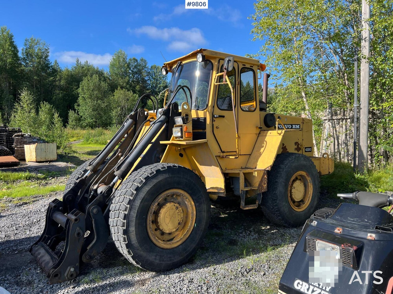 VOLVO BM 4300 Wheel Loader - Utovarivač na kotačima: slika VOLVO BM 4300 Wheel Loader - Utovarivač na kotačima VOLVO BM 4300 Wheel Loader - Utovarivač na kotačima: slika VOLVO BM 4300 Wheel Loader - Utovarivač na kotačima