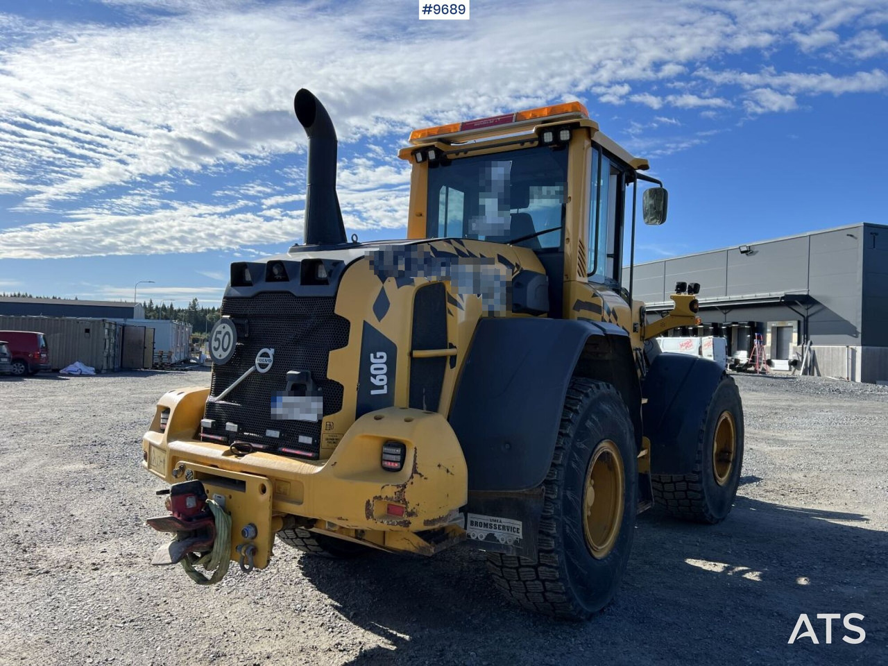 VOLVO L60G Wheel loader with multi-bucket - Utovarivač na kotačima: slika VOLVO L60G Wheel loader with multi-bucket - Utovarivač na kotačima VOLVO L60G Wheel loader with multi-bucket - Utovarivač na kotačima: slika VOLVO L60G Wheel loader with multi-bucket - Utovarivač na kotačima