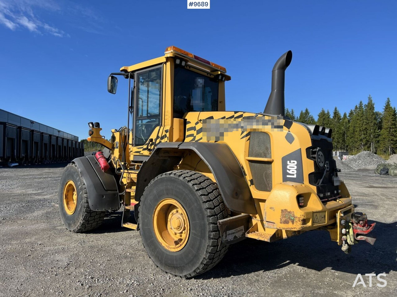 VOLVO L60G Wheel loader with multi-bucket - Utovarivač na kotačima: slika VOLVO L60G Wheel loader with multi-bucket - Utovarivač na kotačima VOLVO L60G Wheel loader with multi-bucket - Utovarivač na kotačima: slika VOLVO L60G Wheel loader with multi-bucket - Utovarivač na kotačima