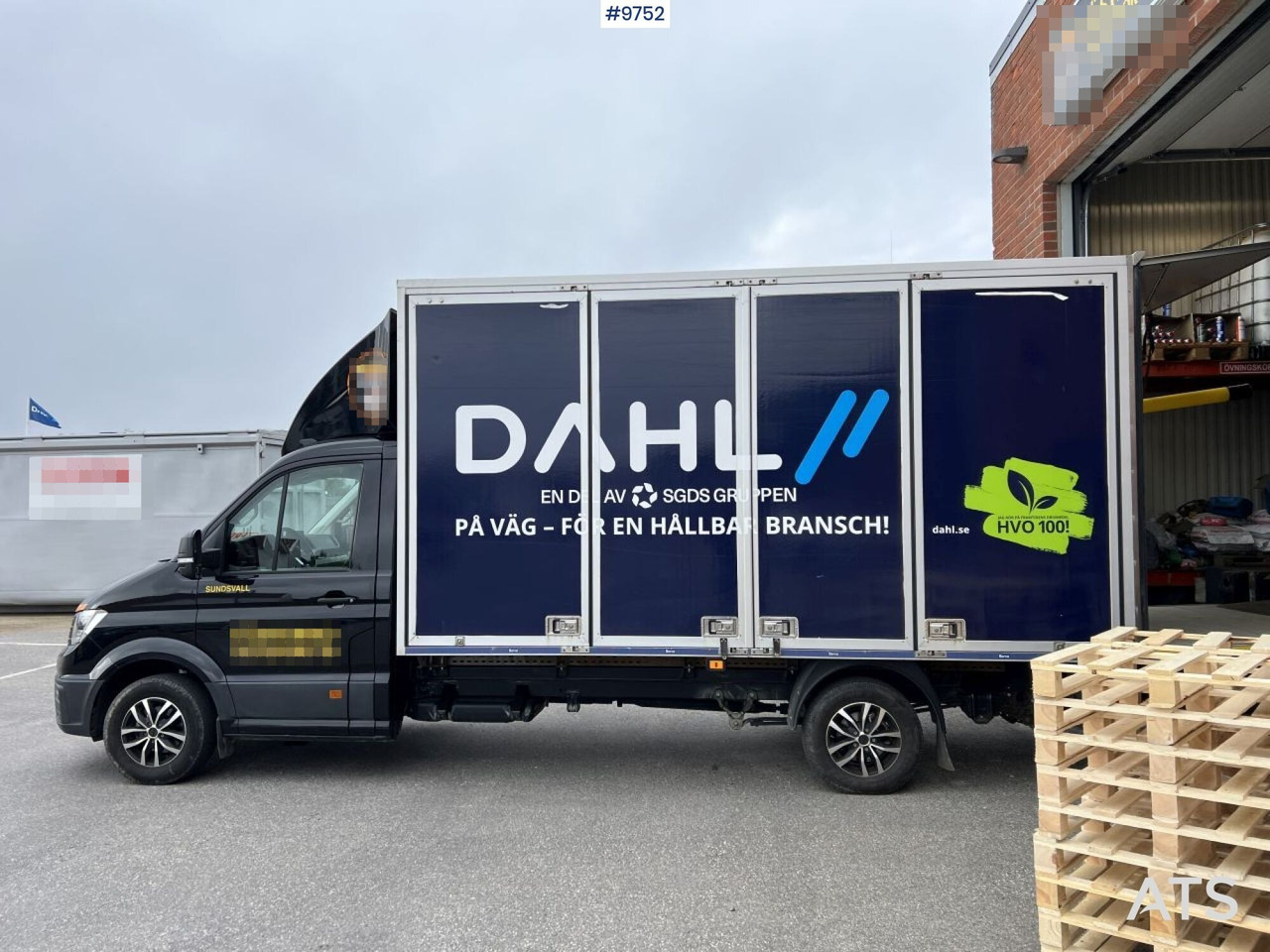 Dostavno vozilo sa zatvorenim sandukom Volkswagen Crafter with tail lift: slika Dostavno vozilo sa zatvorenim sandukom Volkswagen Crafter with tail lift