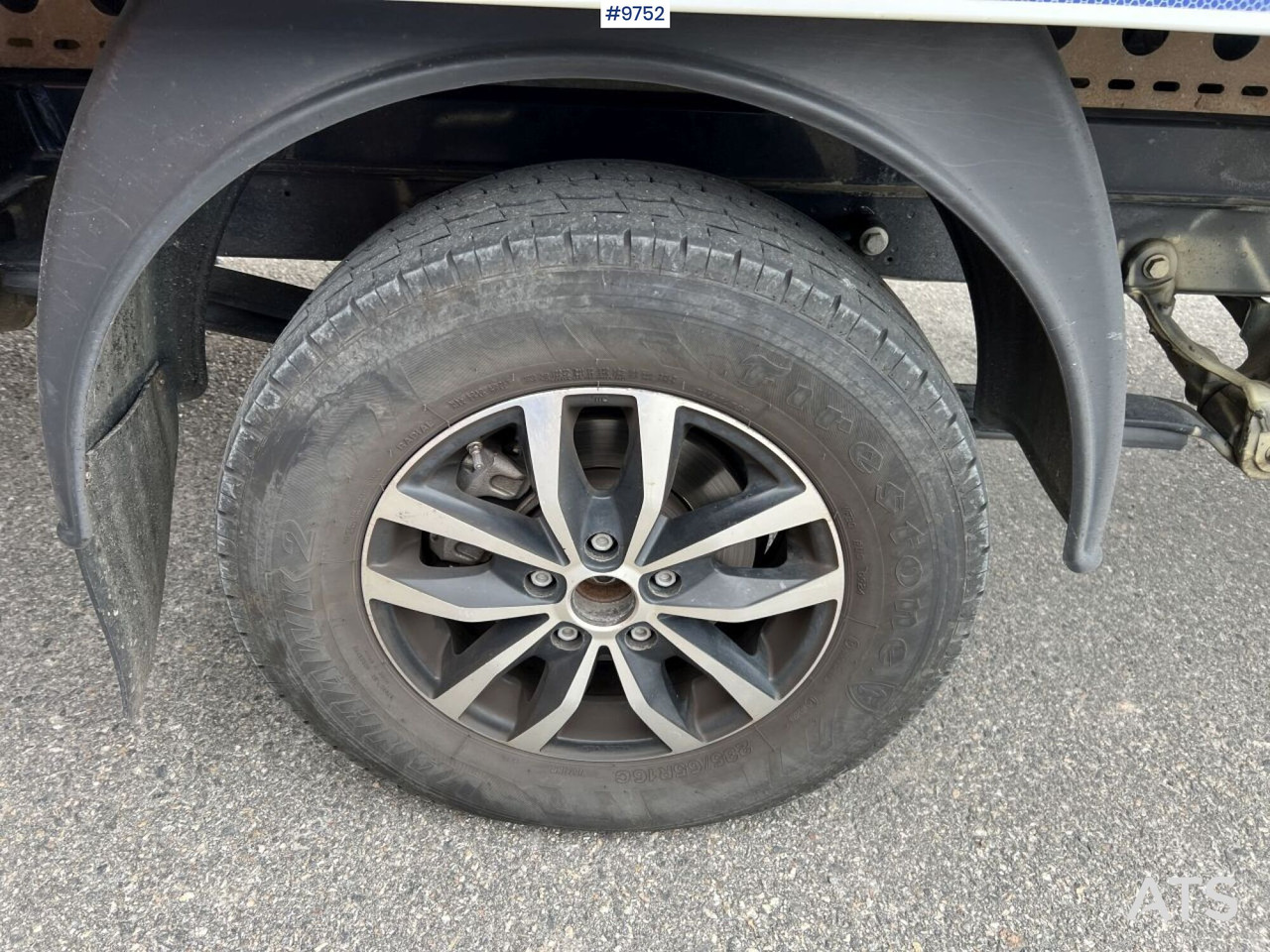 Dostavno vozilo sa zatvorenim sandukom Volkswagen Crafter with tail lift: slika Dostavno vozilo sa zatvorenim sandukom Volkswagen Crafter with tail lift