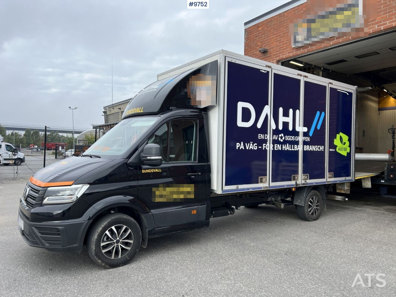 Dostavno vozilo sa zatvorenim sandukom Volkswagen Crafter with tail lift: slika Dostavno vozilo sa zatvorenim sandukom Volkswagen Crafter with tail lift