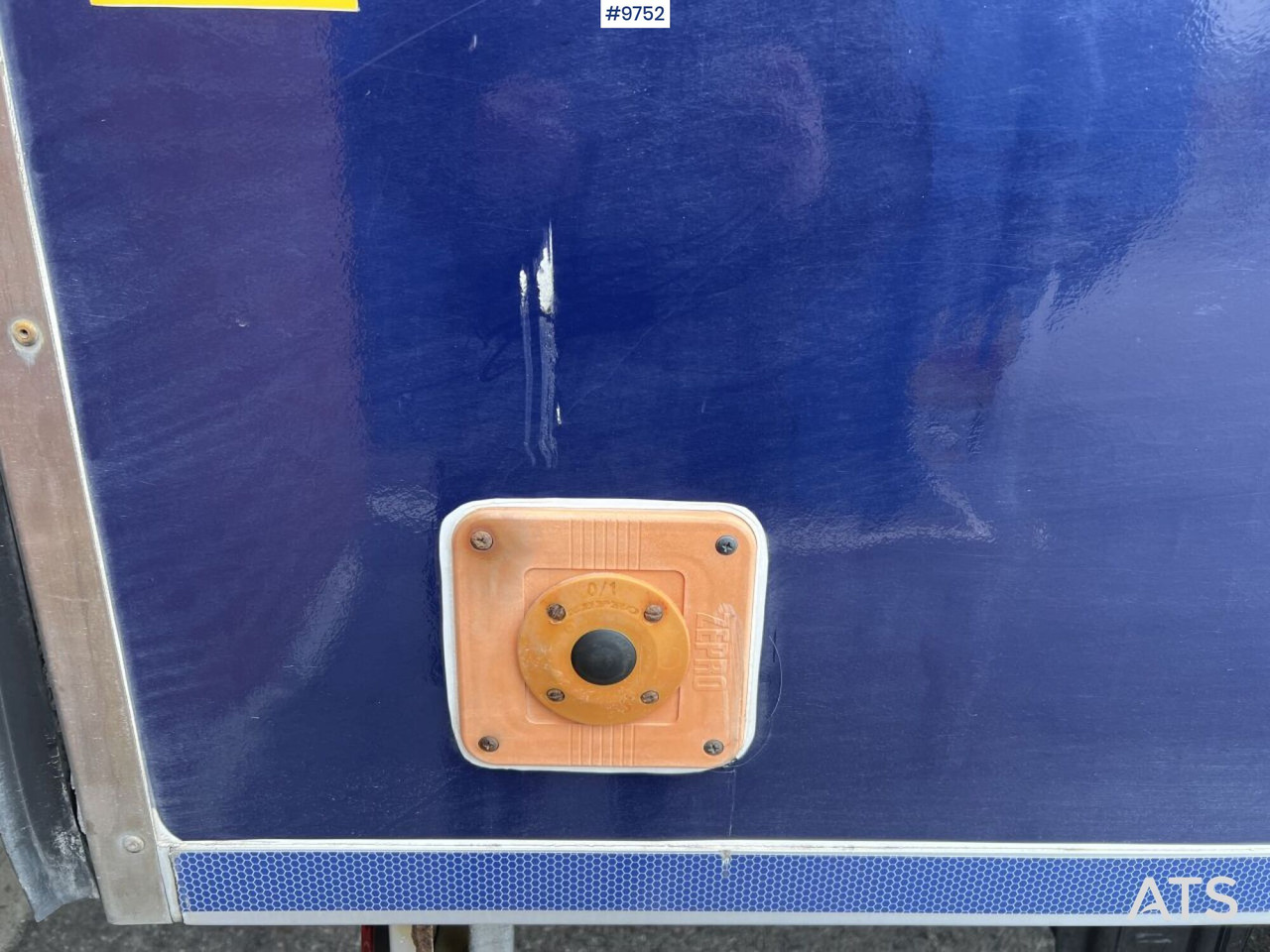 Dostavno vozilo sa zatvorenim sandukom Volkswagen Crafter with tail lift: slika Dostavno vozilo sa zatvorenim sandukom Volkswagen Crafter with tail lift