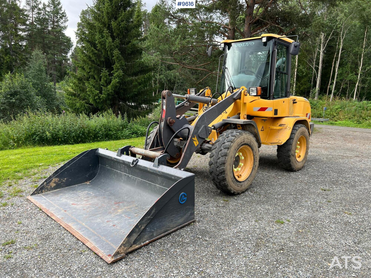 Volvo L30 G Wheel Loader with Attachments (VIDEO) - Utovarivač na kotačima: slika Volvo L30 G Wheel Loader with Attachments (VIDEO) - Utovarivač na kotačima Volvo L30 G Wheel Loader with Attachments (VIDEO) - Utovarivač na kotačima: slika Volvo L30 G Wheel Loader with Attachments (VIDEO) - Utovarivač na kotačima