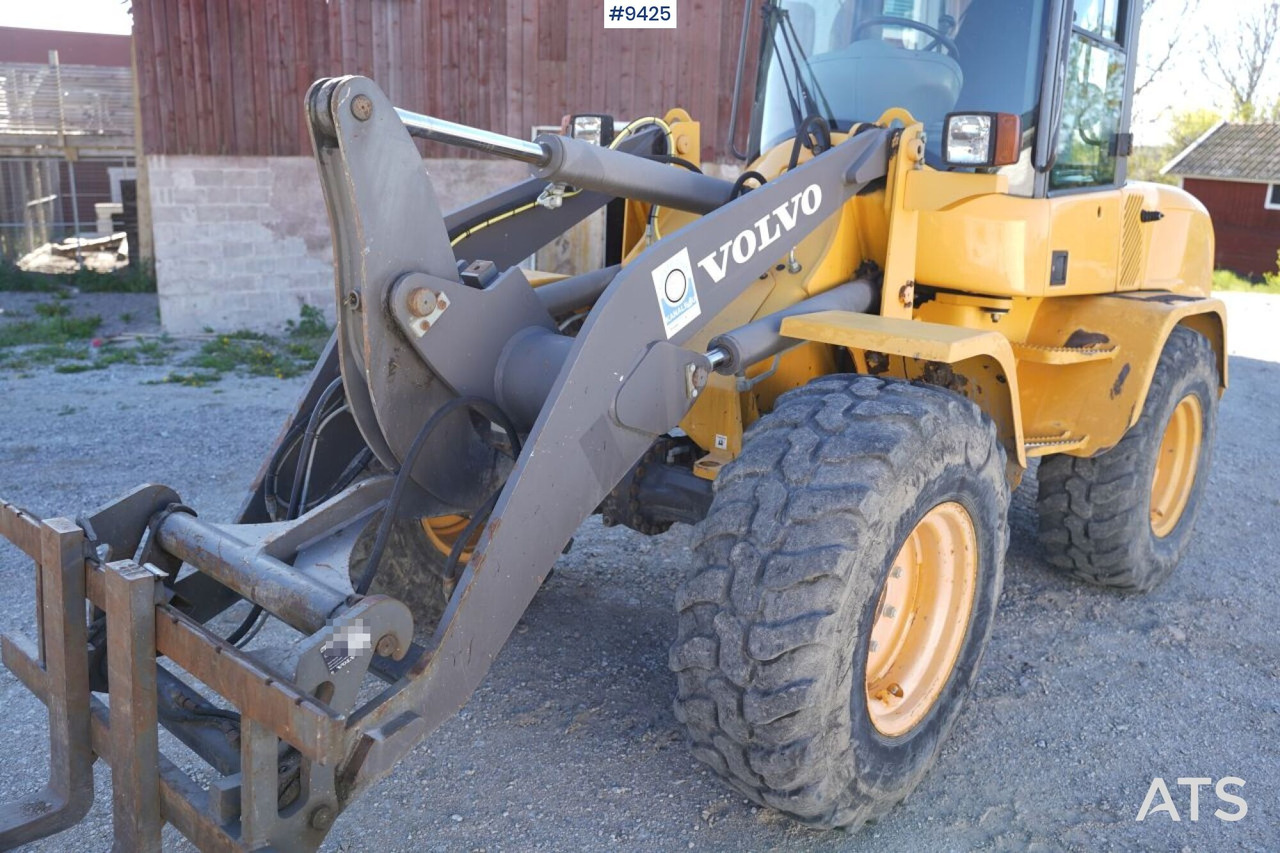 Volvo L35 G with implements (VIDEO) - Utovarivač na kotačima: slika Volvo L35 G with implements (VIDEO) - Utovarivač na kotačima Volvo L35 G with implements (VIDEO) - Utovarivač na kotačima: slika Volvo L35 G with implements (VIDEO) - Utovarivač na kotačima