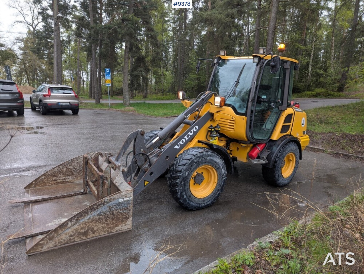 Wheel loader Volvo L25F with attachments (SEE VIDEO) - Utovarivač na kotačima: slika Wheel loader Volvo L25F with attachments (SEE VIDEO) - Utovarivač na kotačima Wheel loader Volvo L25F with attachments (SEE VIDEO) - Utovarivač na kotačima: slika Wheel loader Volvo L25F with attachments (SEE VIDEO) - Utovarivač na kotačima