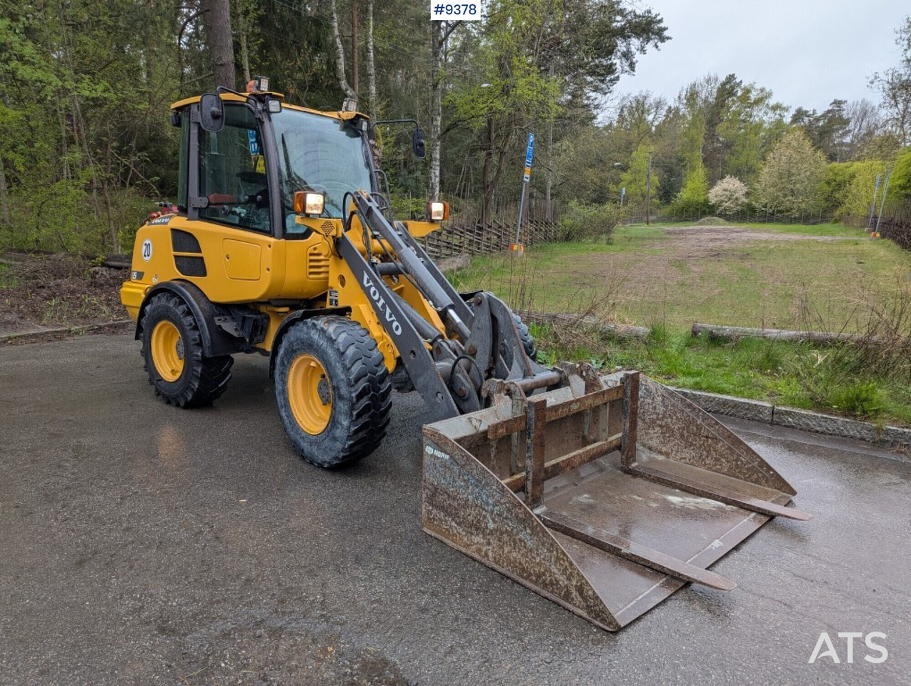 Wheel loader Volvo L25F with attachments (SEE VIDEO) - Utovarivač na kotačima: slika Wheel loader Volvo L25F with attachments (SEE VIDEO) - Utovarivač na kotačima Wheel loader Volvo L25F with attachments (SEE VIDEO) - Utovarivač na kotačima: slika Wheel loader Volvo L25F with attachments (SEE VIDEO) - Utovarivač na kotačima