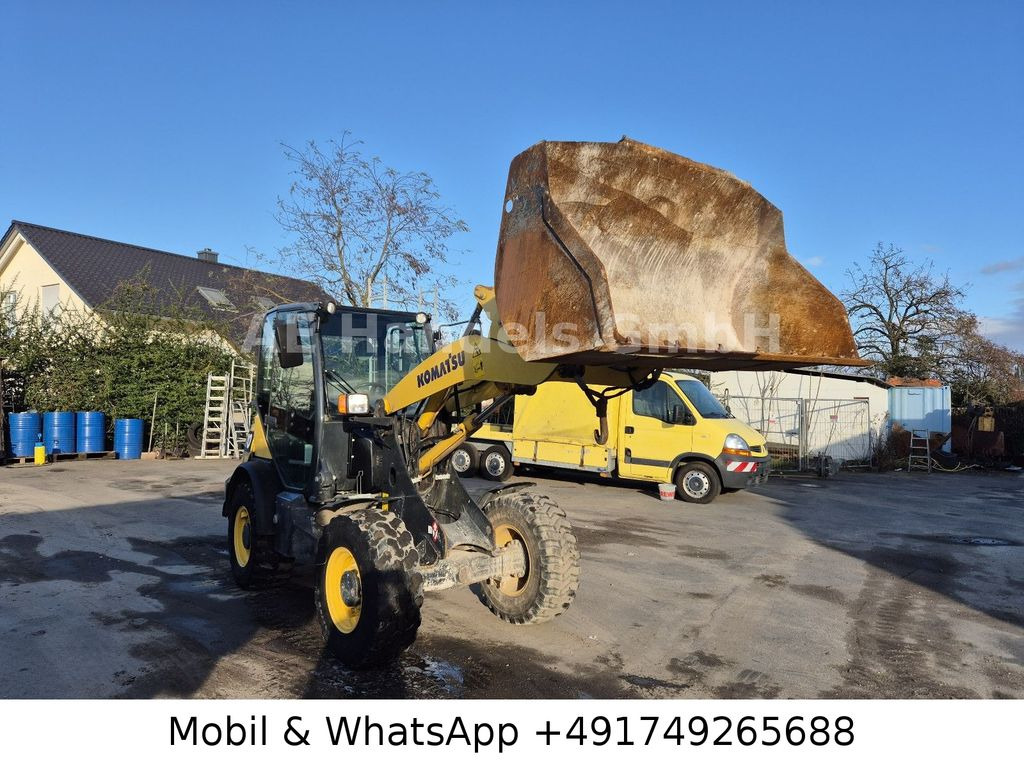 Komatsu WA70-7 *Schaufel-1,5m³/Gabel/Schnellwechsler - Utovarivač na kotačima: slika Komatsu WA70-7 *Schaufel-1,5m³/Gabel/Schnellwechsler - Utovarivač na kotačima Komatsu WA70-7 *Schaufel-1,5m³/Gabel/Schnellwechsler - Utovarivač na kotačima: slika Komatsu WA70-7 *Schaufel-1,5m³/Gabel/Schnellwechsler - Utovarivač na kotačima