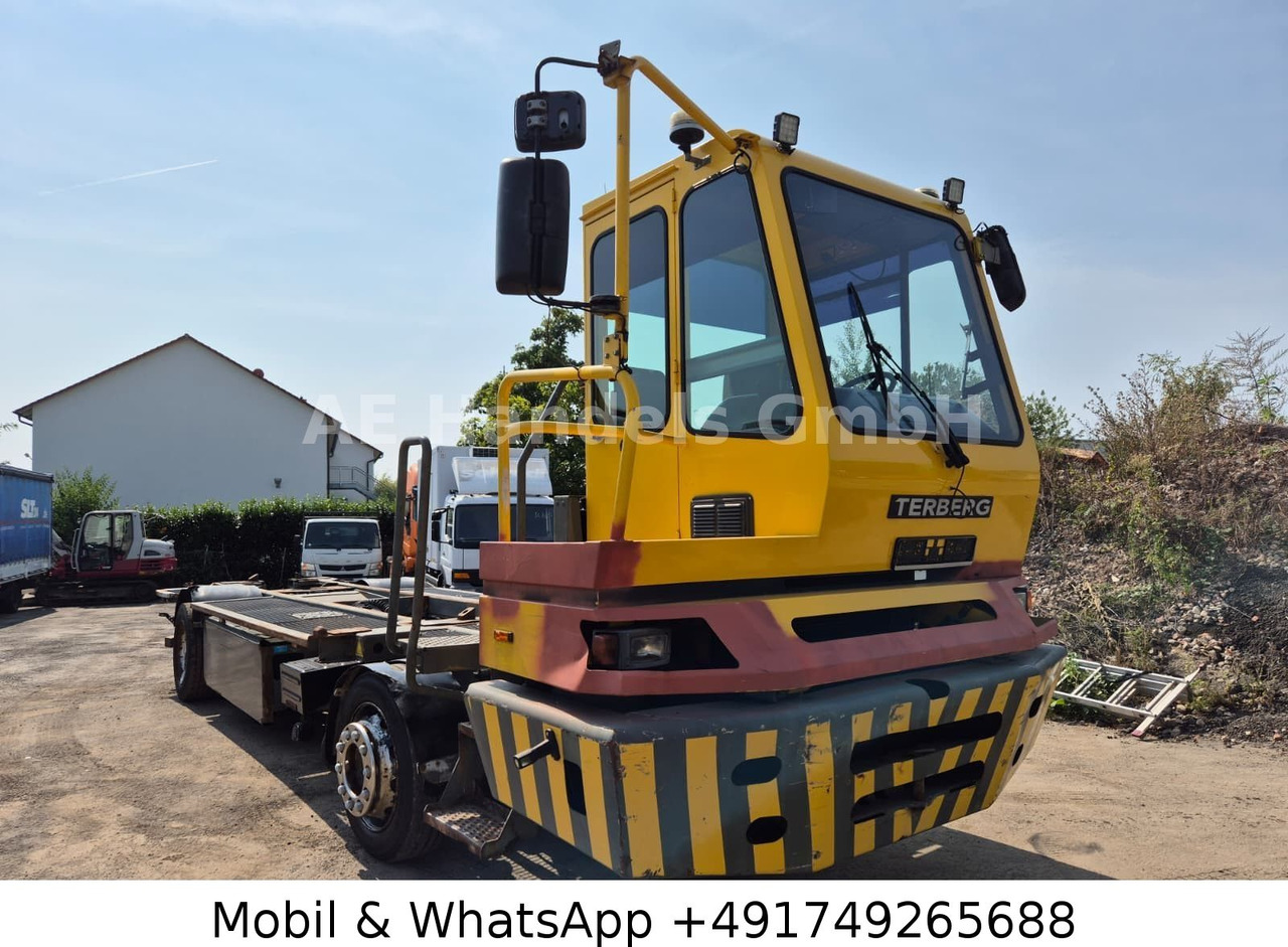 Terberg BC 182 4x2 Rangierfahrzeug *Klima - Transporter kontejnera/ Kamion s izmjenjivim sanducima: slika Terberg BC 182 4x2 Rangierfahrzeug *Klima - Transporter kontejnera/ Kamion s izmjenjivim sanducima Terberg BC 182 4x2 Rangierfahrzeug *Klima - Transporter kontejnera/ Kamion s izmjenjivim sanducima: slika Terberg BC 182 4x2 Rangierfahrzeug *Klima - Transporter kontejnera/ Kamion s izmjenjivim sanducima