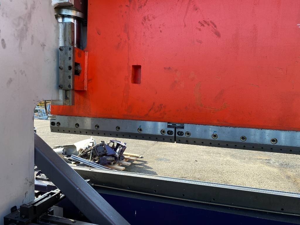 Apkant preša BEYELER Presse/Plieuse PR6 2000KNx4100MM endommagé: slika Apkant preša BEYELER Presse/Plieuse PR6 2000KNx4100MM endommagé Apkant preša BEYELER Presse/Plieuse PR6 2000KNx4100MM endommagé: slika Apkant preša BEYELER Presse/Plieuse PR6 2000KNx4100MM endommagé