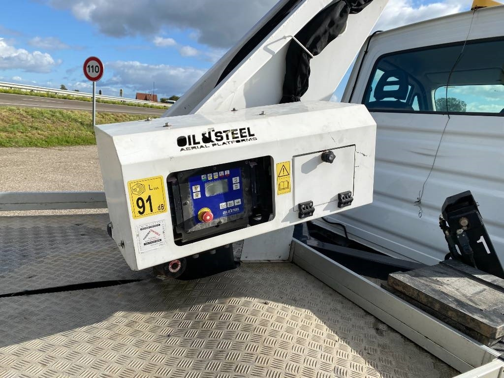Podizna platforma montirana na kamion Iveco DAILY 35-140S / 2.3 Multijet 136-OIL&STEEL: slika Podizna platforma montirana na kamion Iveco DAILY 35-140S / 2.3 Multijet 136-OIL&STEEL Podizna platforma montirana na kamion Iveco DAILY 35-140S / 2.3 Multijet 136-OIL&STEEL: slika Podizna platforma montirana na kamion Iveco DAILY 35-140S / 2.3 Multijet 136-OIL&STEEL