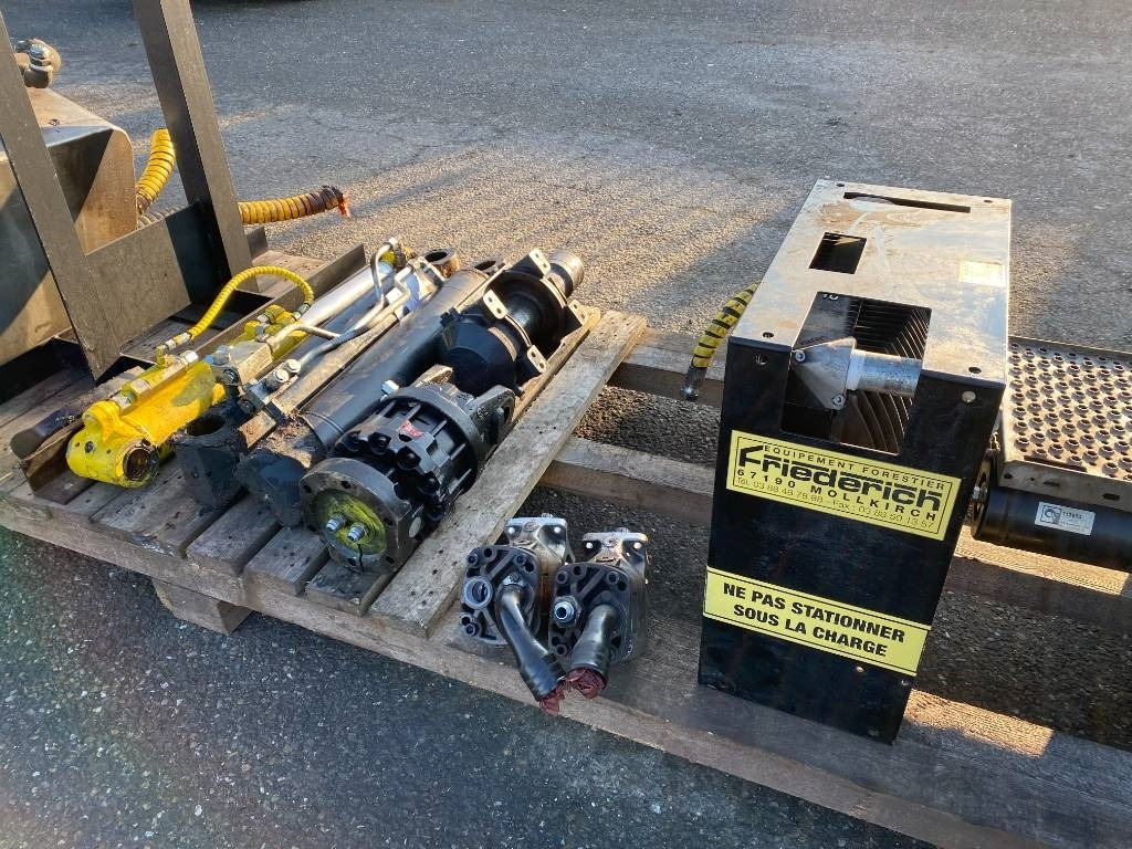 Kamionska dizalica Loglift F281S-86 a réparer: slika Kamionska dizalica Loglift F281S-86 a réparer