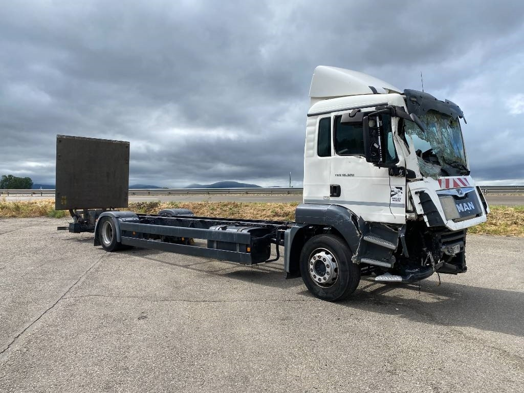 MAN TGS 18.320 *VENDU SANS MOTEUR NI BOITE DE VITESSE* - Kamion-šasija: slika MAN TGS 18.320 *VENDU SANS MOTEUR NI BOITE DE VITESSE* - Kamion-šasija MAN TGS 18.320 *VENDU SANS MOTEUR NI BOITE DE VITESSE* - Kamion-šasija: slika MAN TGS 18.320 *VENDU SANS MOTEUR NI BOITE DE VITESSE* - Kamion-šasija
