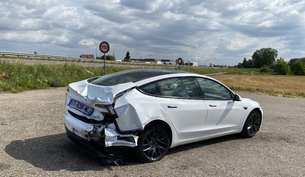 Tesla MODEL 3 5YJ3 Carte Grise Française endommagée - Automobil: slika Tesla MODEL 3 5YJ3 Carte Grise Française endommagée - Automobil Tesla MODEL 3 5YJ3 Carte Grise Française endommagée - Automobil: slika Tesla MODEL 3 5YJ3 Carte Grise Française endommagée - Automobil